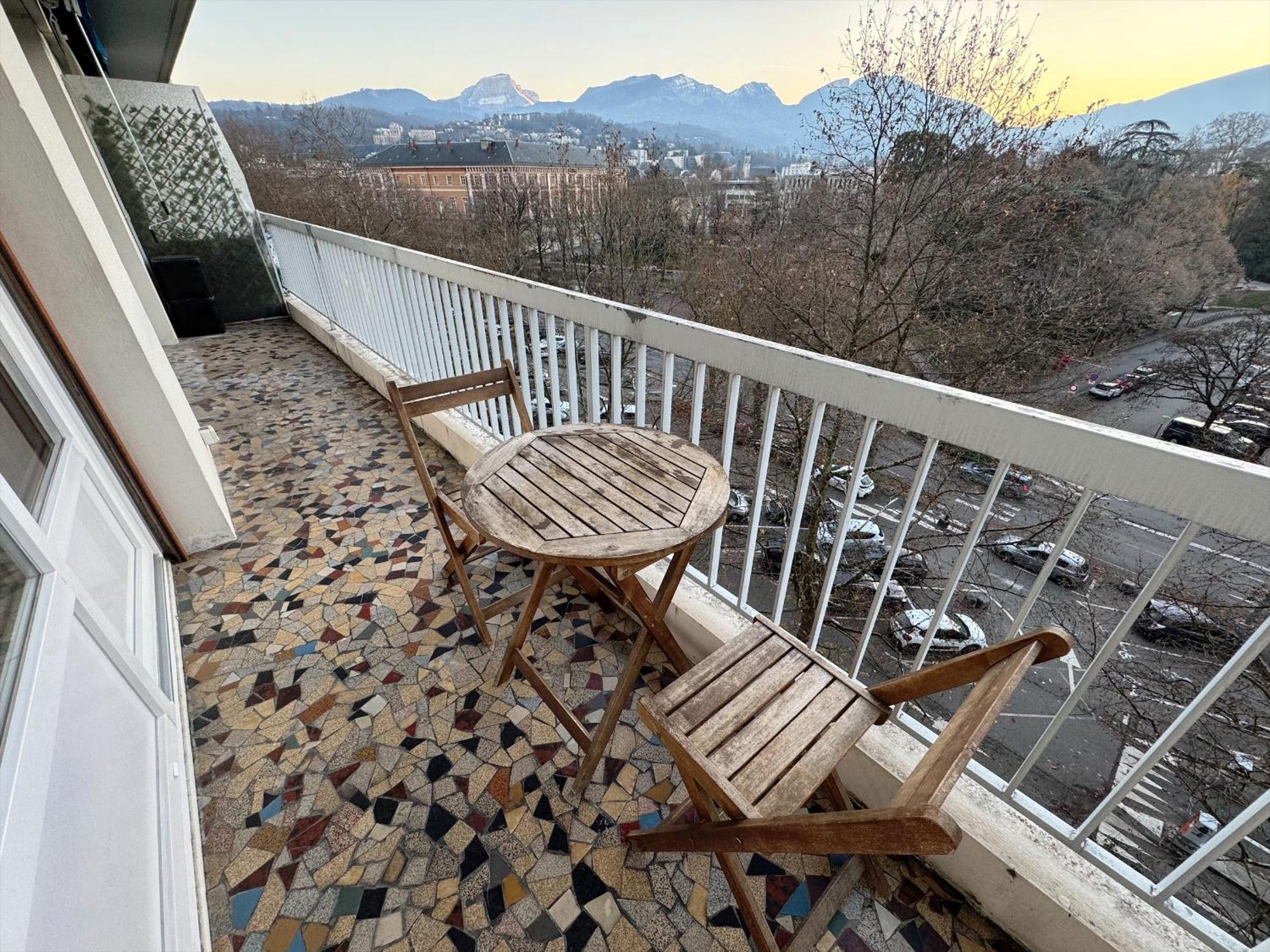 Logement Autour De Moi * * * * * シャンベリ エクステリア 写真