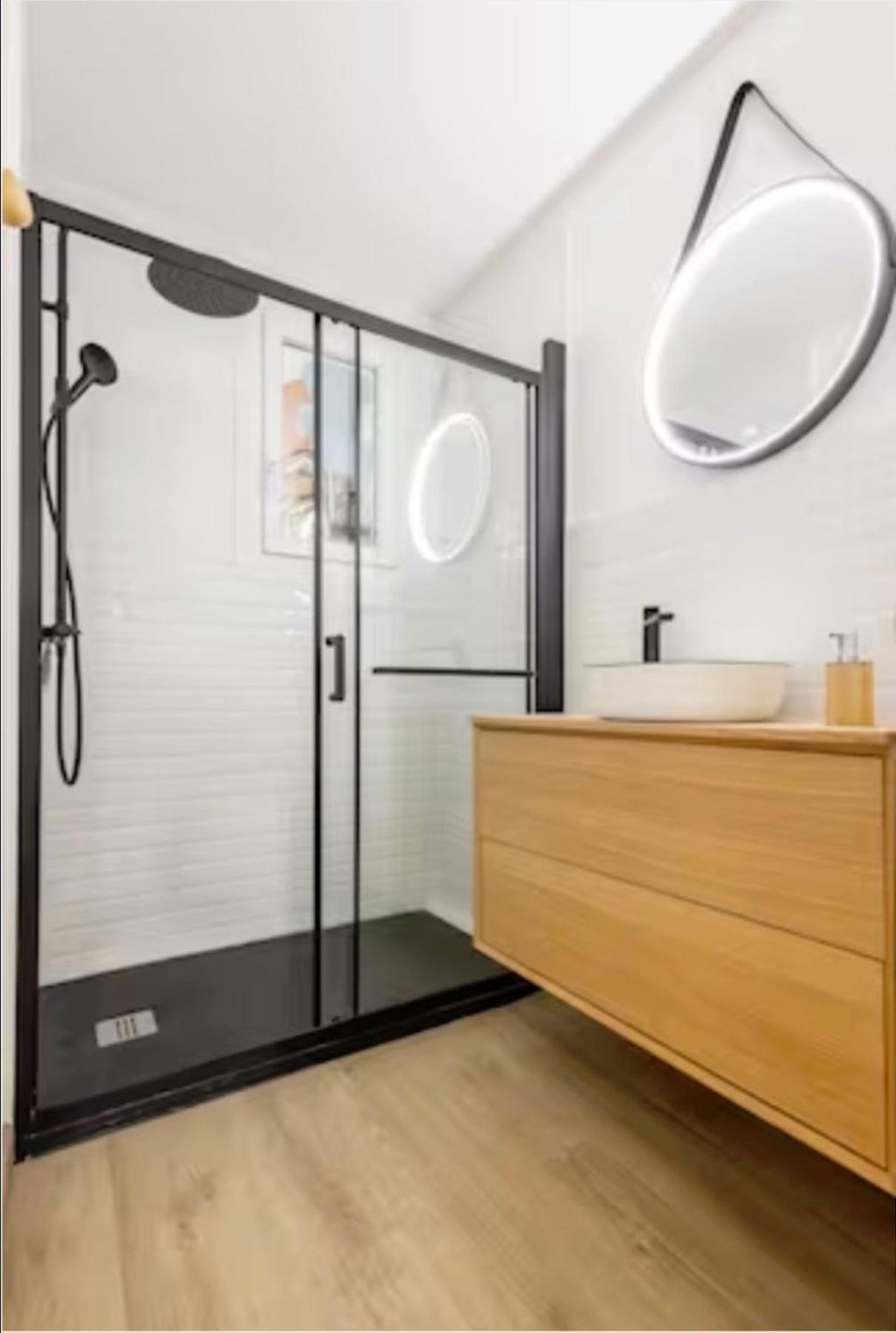 Logement Autour De Moi * * * * * シャンベリ エクステリア 写真